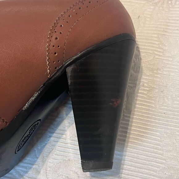Chic Tan Leather Ankle Booties - Picture 10 of 12